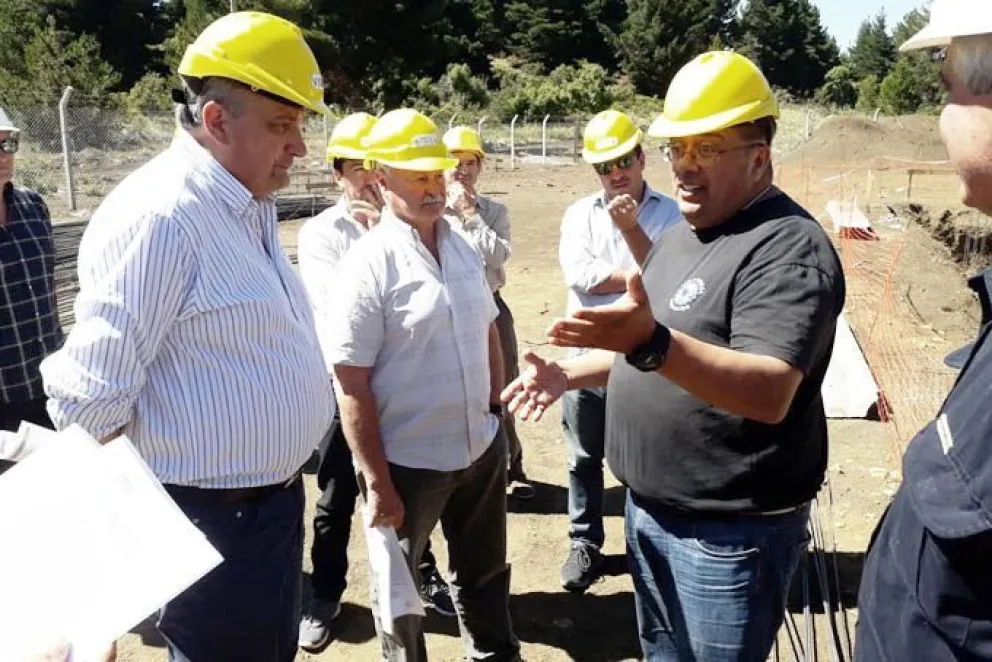 Aristegui y Gennuso recorrieron la obra de la Estación Transformadora Este de la CEB