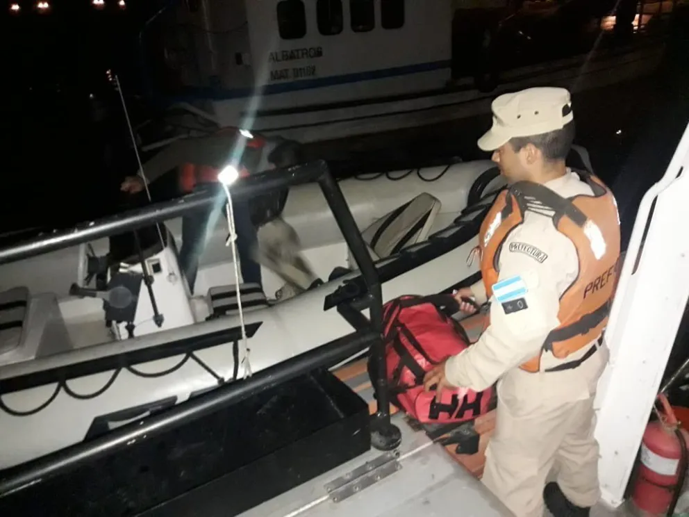 Prefectura rescató a cuatro personas que estaban encallados en Isla Centinela