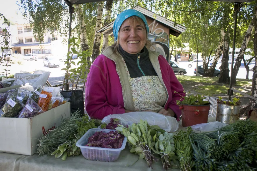 El sábado 20 vuelve la Feria de Agricultores del Nahuel Huapi a la plaza Belgrano