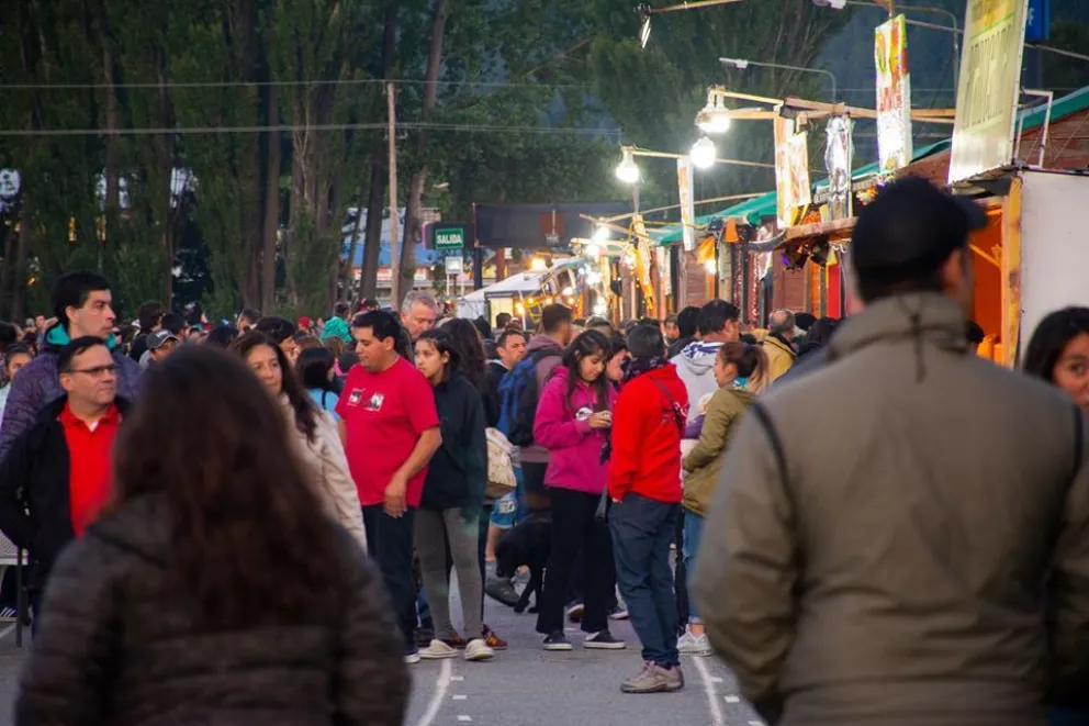 Alegría y música en la 34 Fiesta Nacional de la Fruta Fina