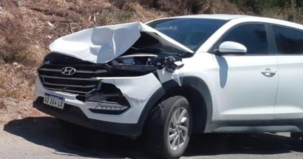 Chocó de atrás a un auto en la entrada del barrio El Cóndor