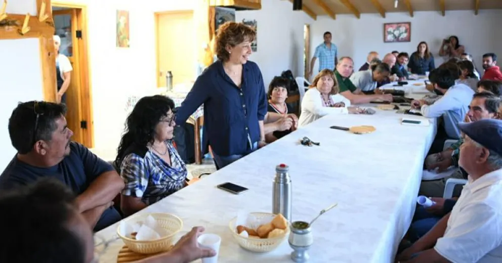 Reunión de Gabinete al pie de la meseta, en un mano a mano con los vecinos