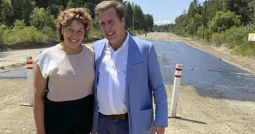 Carreras y Pogliano recorrieron la obra de asfalto del camino a Mallín Ahogado