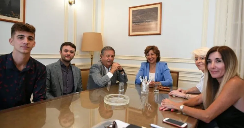 La gobernadora se reunió con Duhalde para analizar el acceso a la tierra y la vivienda