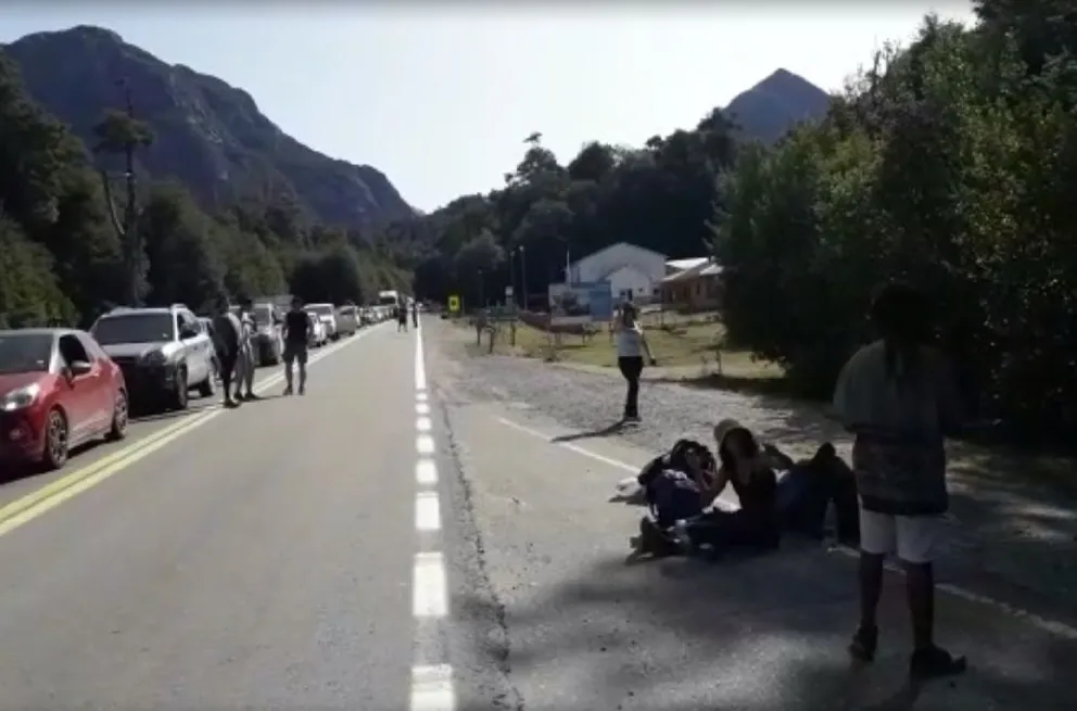 Quejas por interminables esperas en el paso Cardenal Samoré