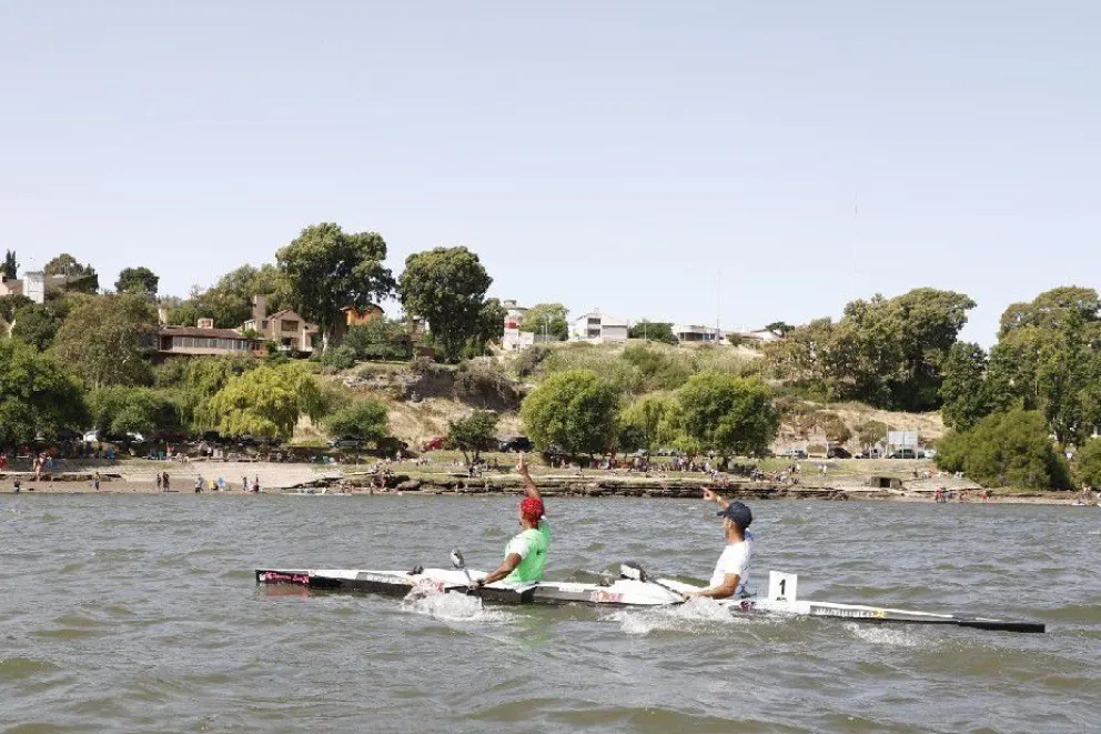 Padre e hijo se quedaron con una nueva edición de la Regata del río Negro