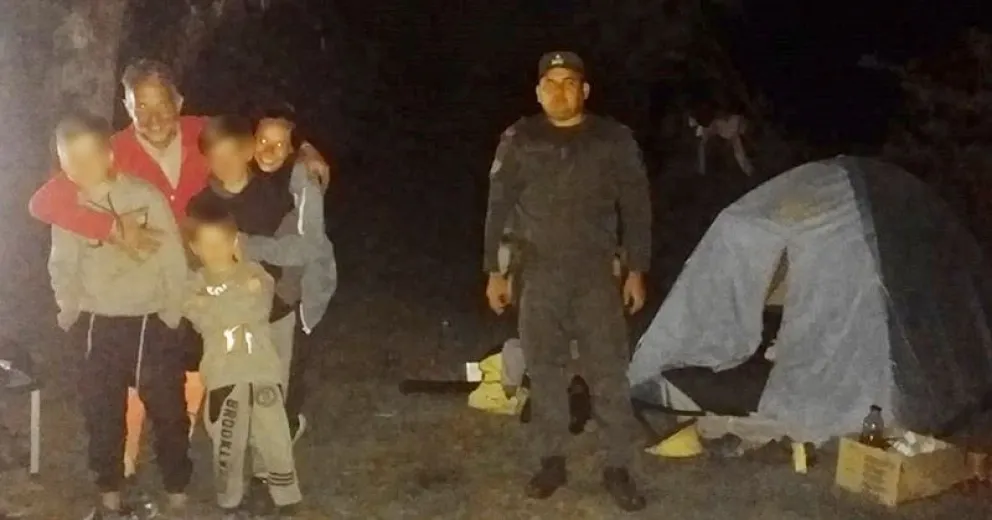 Denunciaron la desaparición de una familia  en El Bolsón, pero estaba en el lago Hess