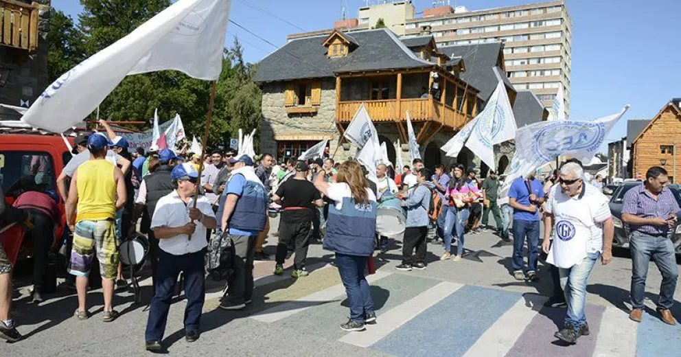 Diferentes gremios reclamaron por la situación de trabajadores tercerizados del Centro Atómico