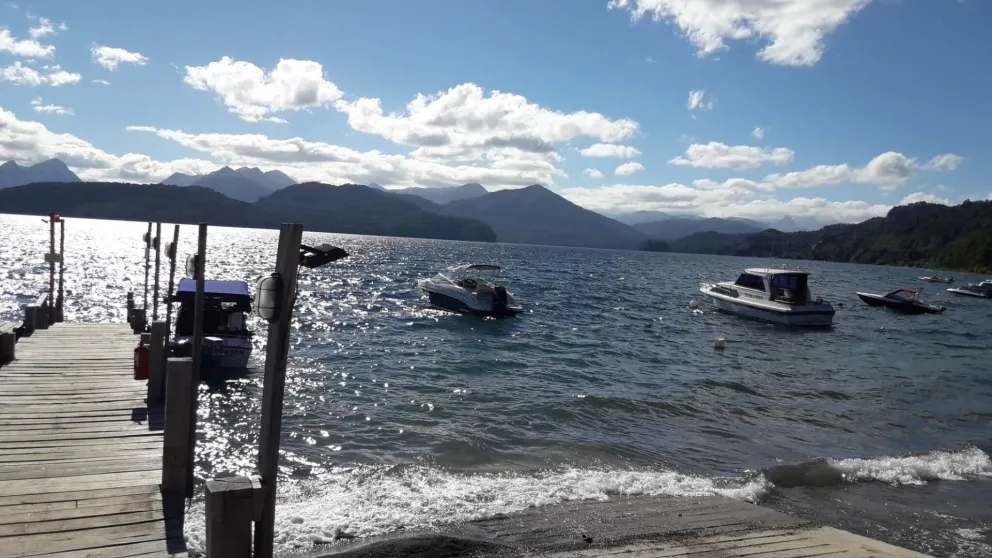 Observaron una extraña figura desplazándose en el Nahuel Huapi