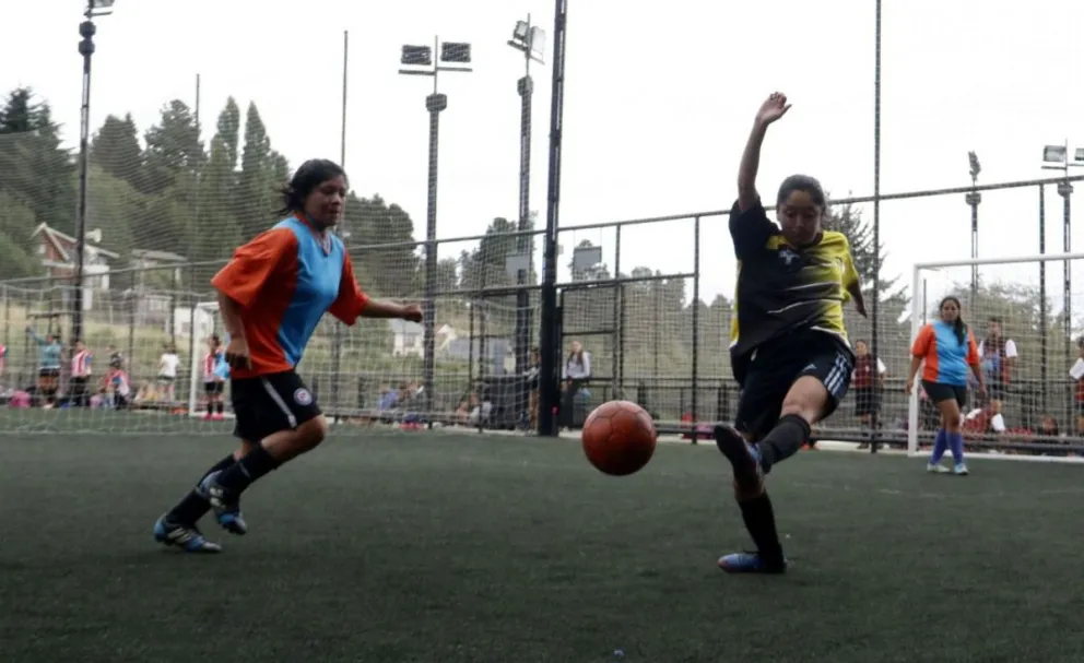El torneo de fútbol mixto ya tiene a los clasificados para cuartos de final