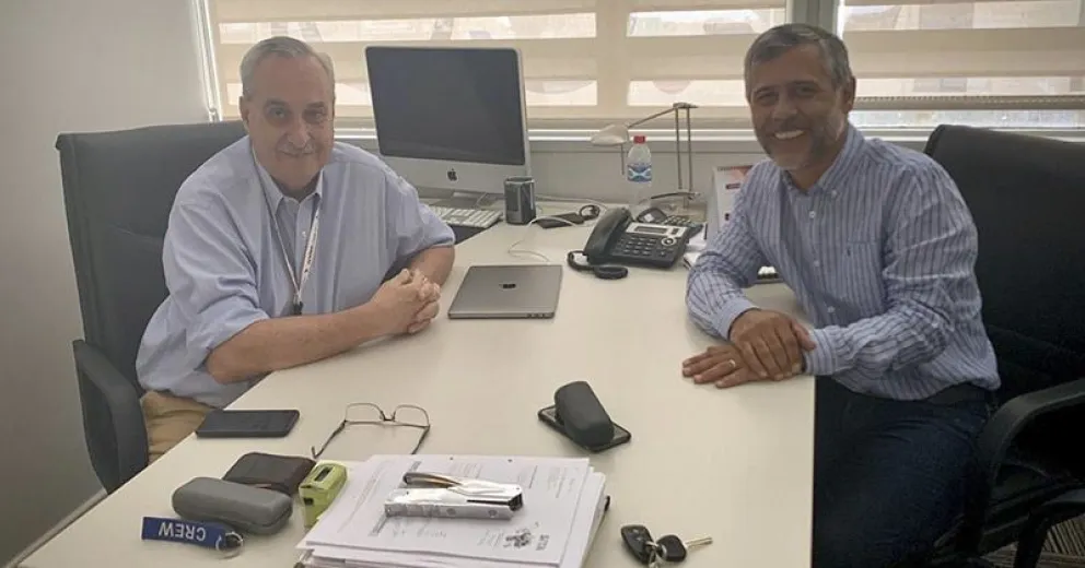 Celebran nueva conexión aérea entre Bariloche y Puerto Madryn y analizan su continuidad anual