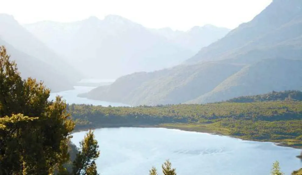 Realizan tareas de mantenimiento en el camino al lago Steffen