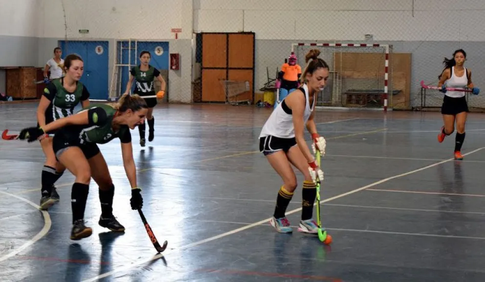 Un atractivo torneo de hockey recreativo reunió a jugadoras y jugadores de Bariloche