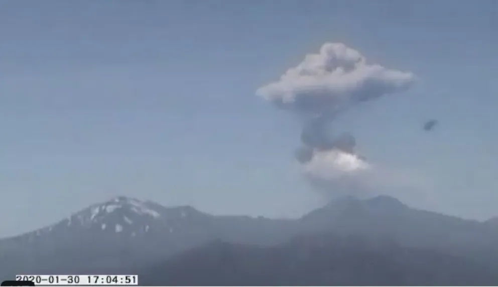 Nevados de Chillán mantiene actividad volcánica y se encuentra con la alerta naranja