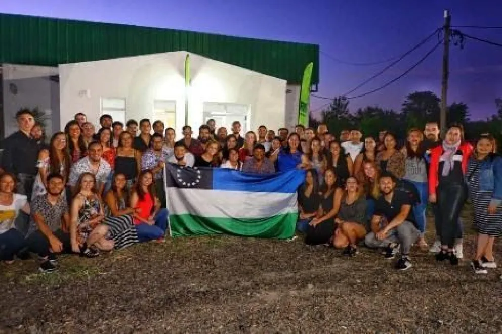 La delegación rionegrina, rumbo a Cosquín en busca de un sueño