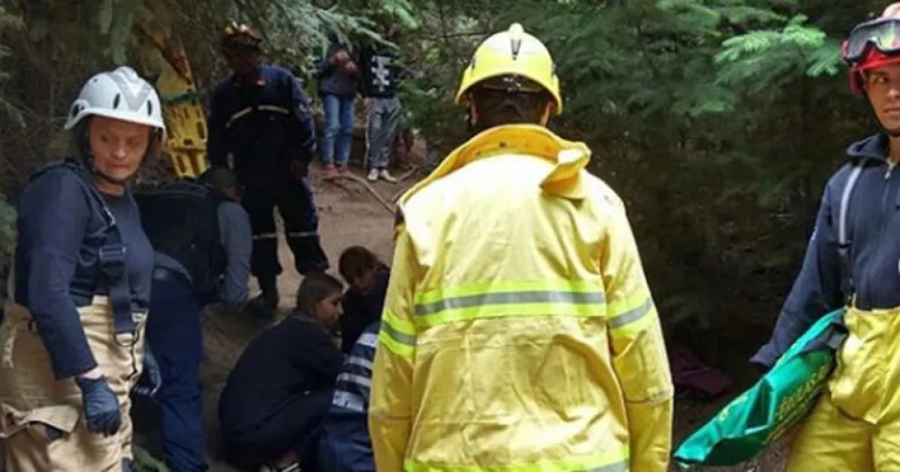 Bomberos atendieron a una turista en cerro Campanario