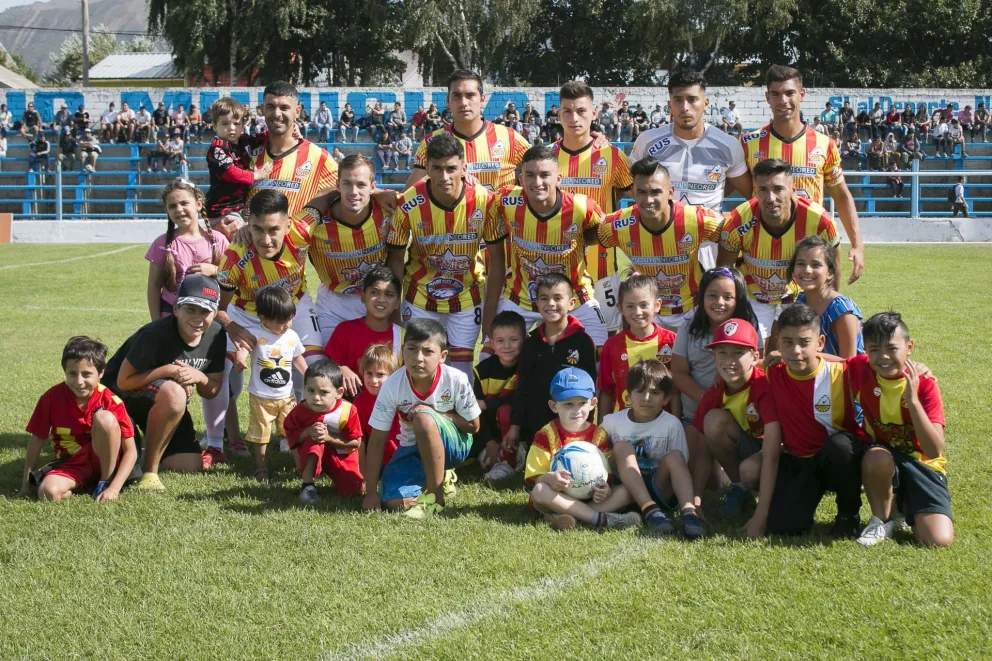  Cruz del Sur se juega todo en el Estadio frente a Alianza de Cutral Co. 