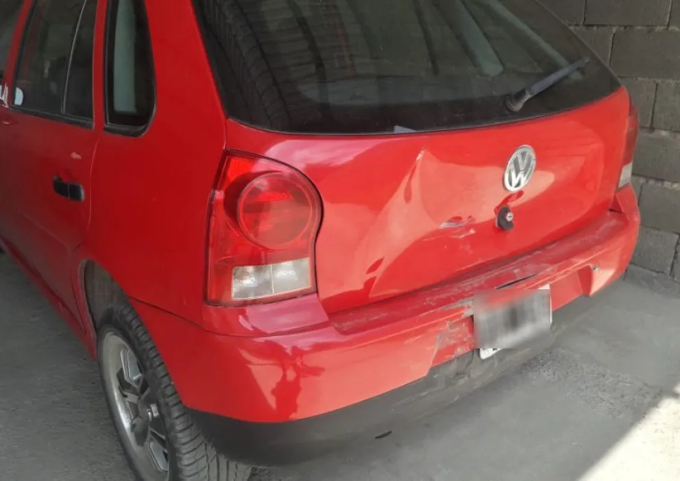 La conductora del Gol denunció el hecho con la esperanza de que el autor del choque sea encontrado.