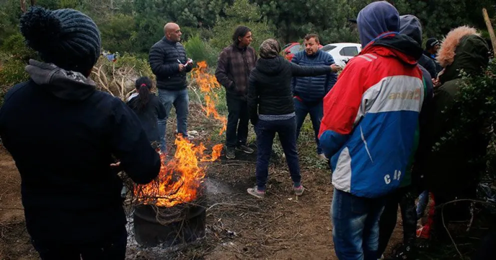 Tenso diálogo entre autoridades y usurpadores a última hora del lunes