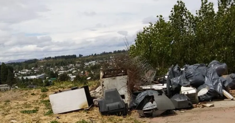 Notifoto: Basura en la barda