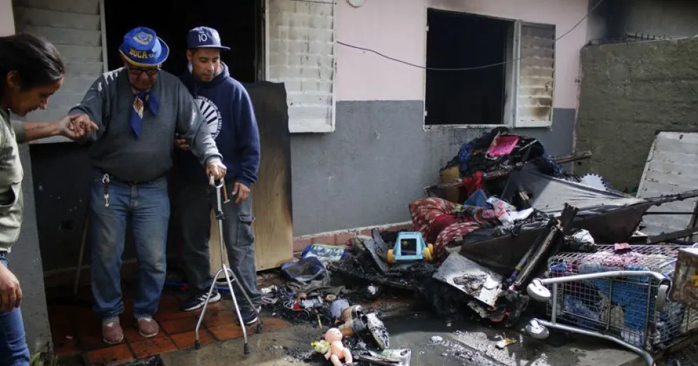 Cuatro adultos y cuatro niños asistidos al incendiarse una vivienda