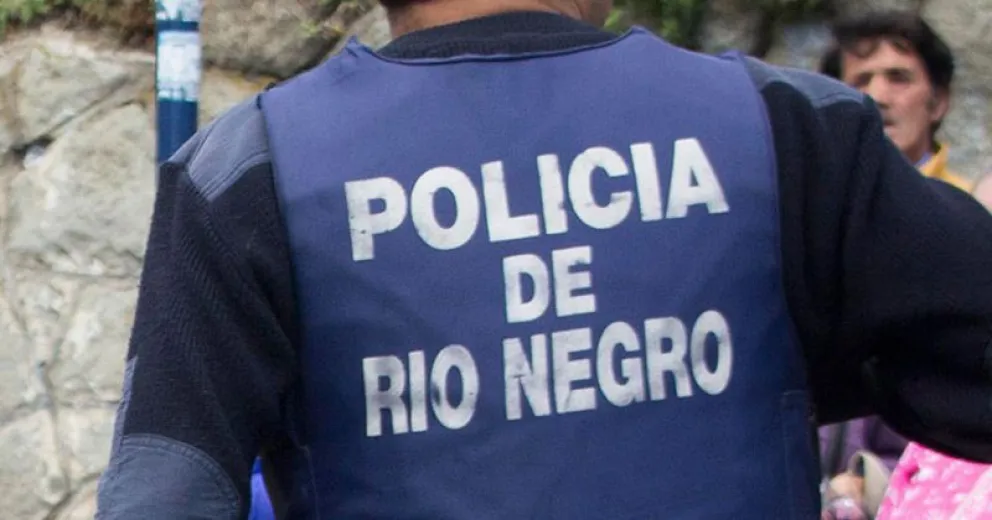 Agredieron a un efectivo policial e intentaron robarle el arma