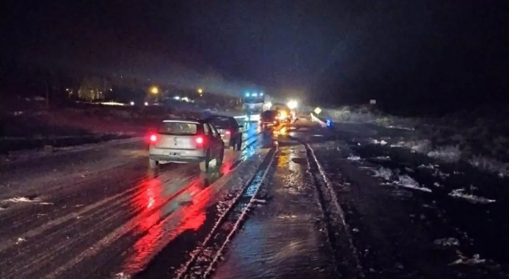 La lluvia obligó a cortar el tránsito en la Ruta Nacional 237