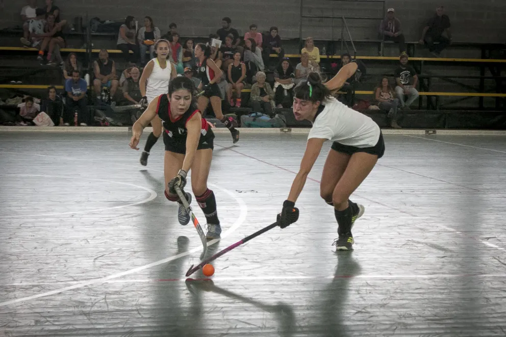 Empieza el torneo de verano de hockey pista en el Municipal 3
