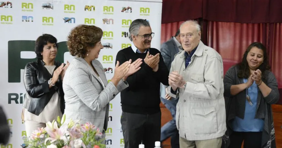 Firmaron contrato para construir un nuevo Centro de Informes Turísticos