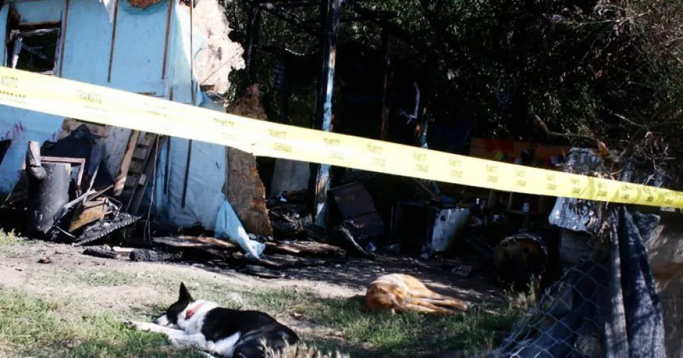 El hombre que agredió a su expareja y prendió fuego su casa provocó disturbios en el hospital