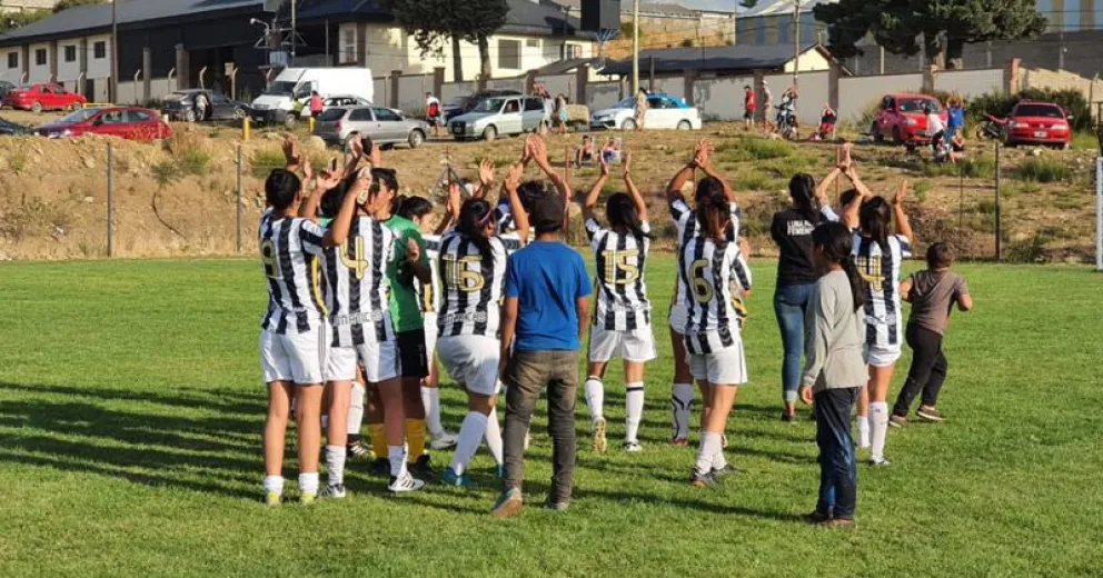 En el femenino municipal, Luna Park manda en la Primera con puntaje ideal