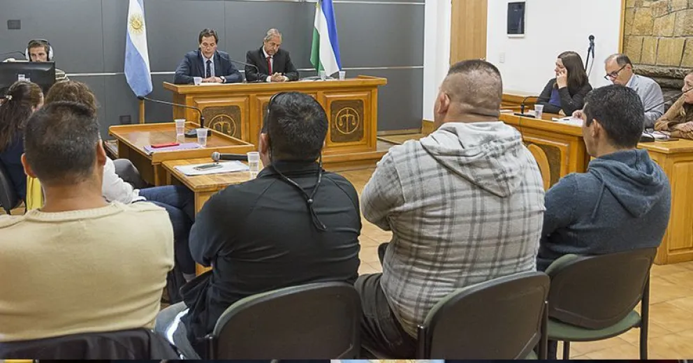 Dos policías declarados responsables, otros dos absueltos