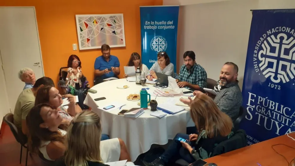 El Consejo de Extensión, durante sus deliberaciones.