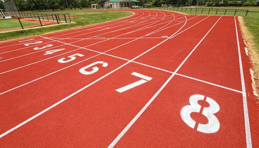 Provincia gestiona una pista de atletismo para Bariloche y una de canotaje en Viedma