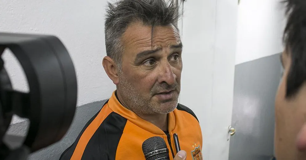 Pablo Colaizzo renunció como DT de Puerto Moreno