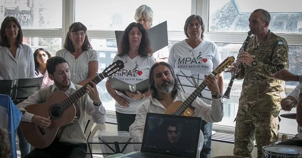 Con música, homenajearon a San Martín en Hospital Zonal