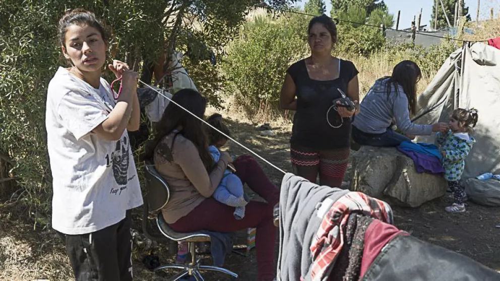 Familias “okupas” sienten el rigor  de acampar durante más de un mes