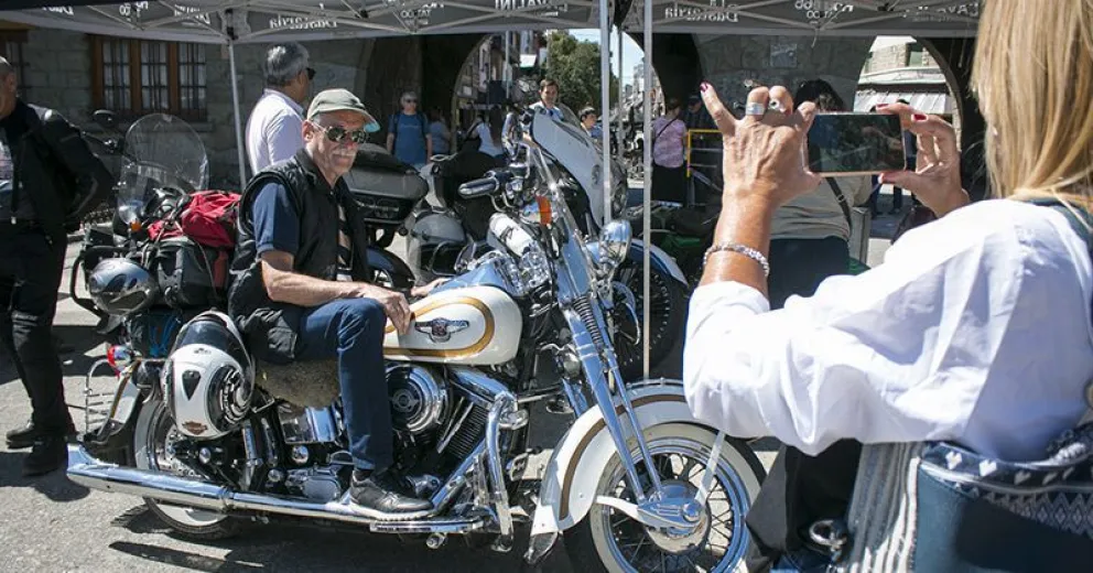 Harley Davidson es un “fierro que cuando suena produce una música increíble”