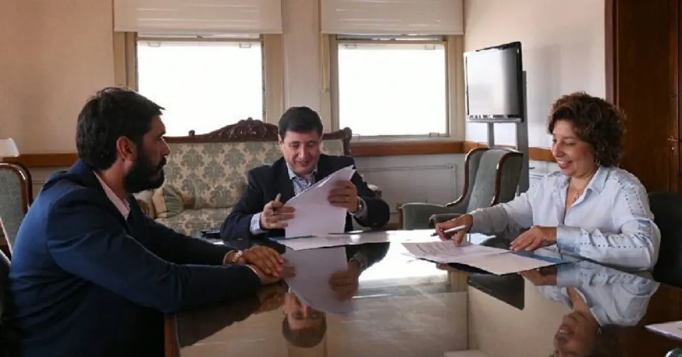 Provincia acuerda la entrega de tarjetas de "Argentina contra el hambre" con los municipios