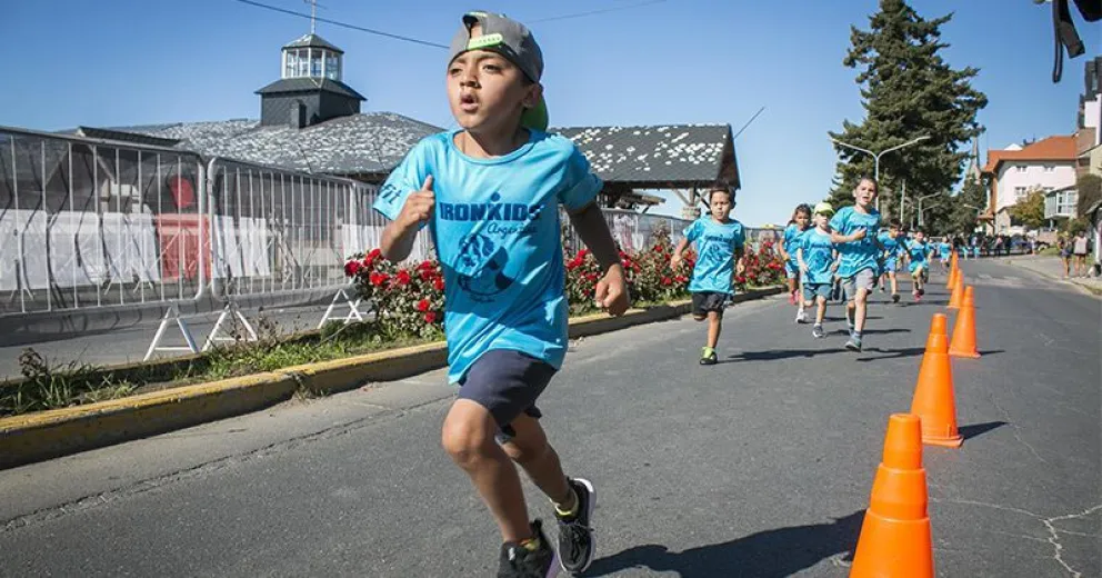 El Iron Kids le puso color y alegría a la previa      