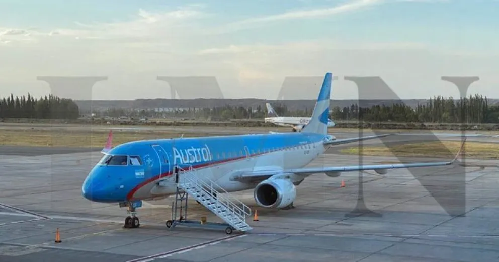 Un avión que había salido de Bariloche se despresurizó en pleno vuelo y debió aterrizar en Neuquén