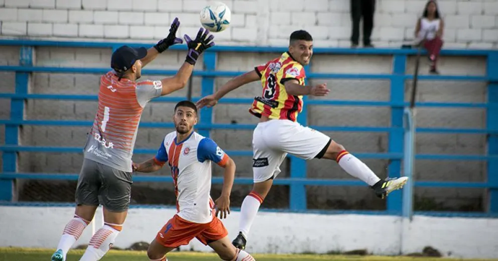 Cruz del Sur empató y alargó la definición de la zona hasta la última fecha