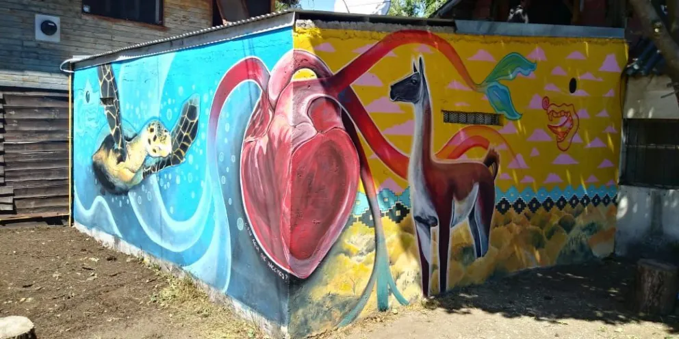 Realizaron un mural comunitario en la Comisaría 28º de Bariloche