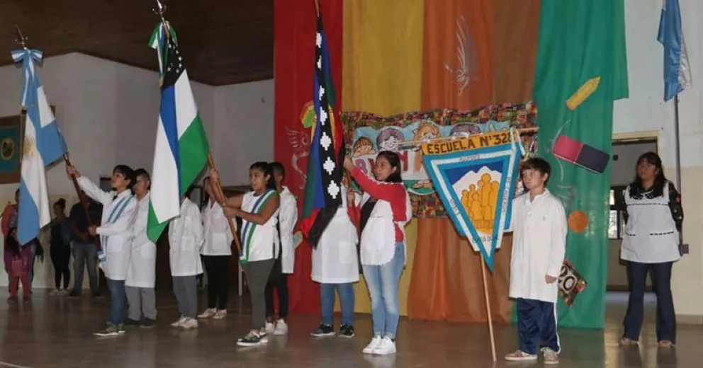 En la escuela Nº 328 se vivieron momentos de gran emoción con los ingresantes a primer grado