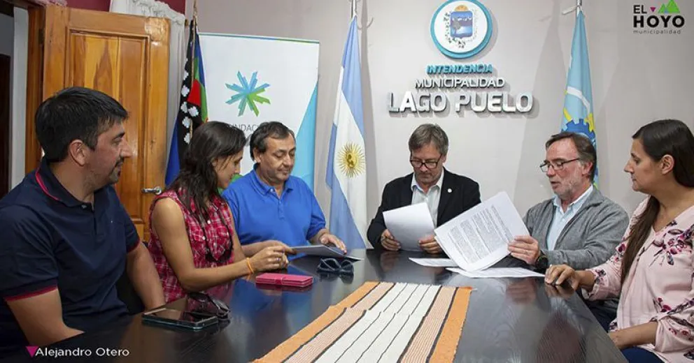 El Hoyo y Lago Puelo firmaron acuerdo con INVAP para promover energía sostenible