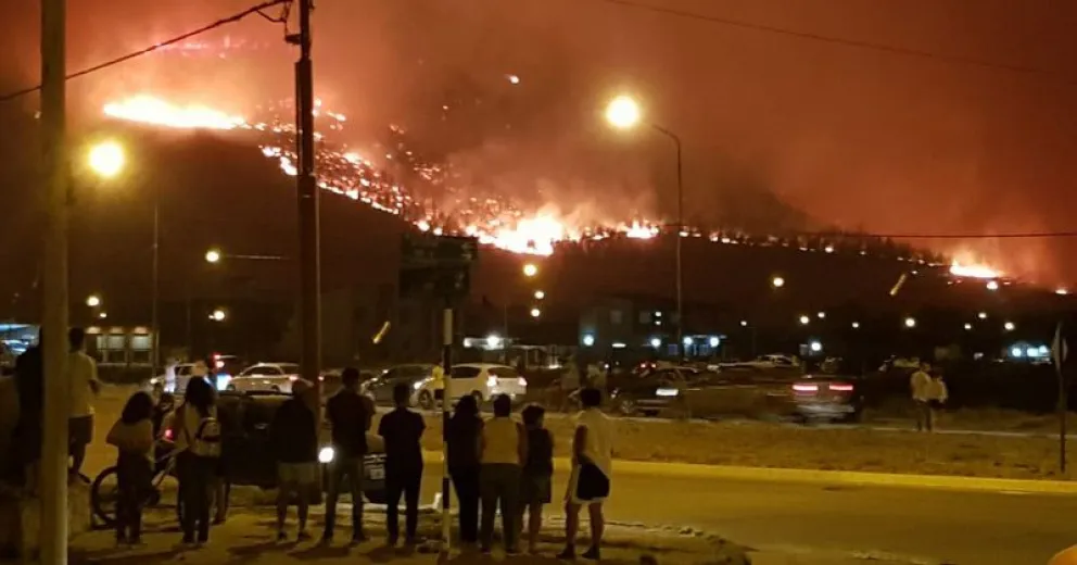Parques Nacionales colabora en el combate del fuego en Chubut