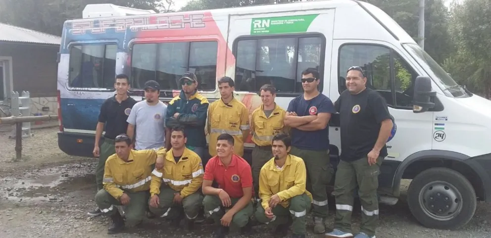 Parques Nacionales y el SPLIF colaboraron  en el combate del fuego en Esquel