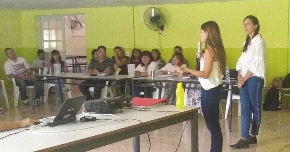 Educación capacita en nutrición  e higiene a personal de las escuelas