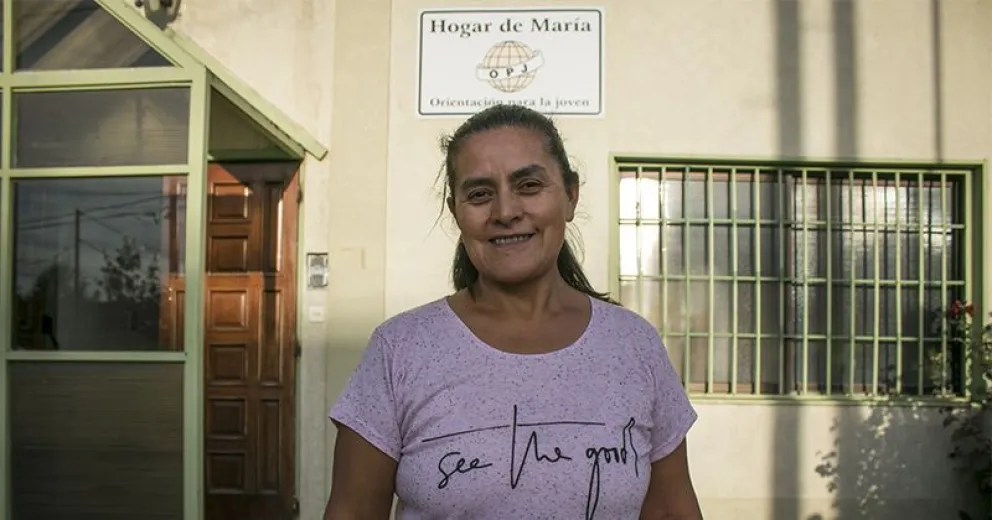 Estela Nieva ha tenido aproximadamente 700 jóvenes como hijas del corazón