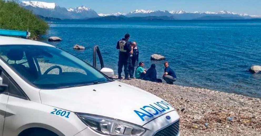 Tres detenidos por intimidar y robar a un turista en la costa del lago